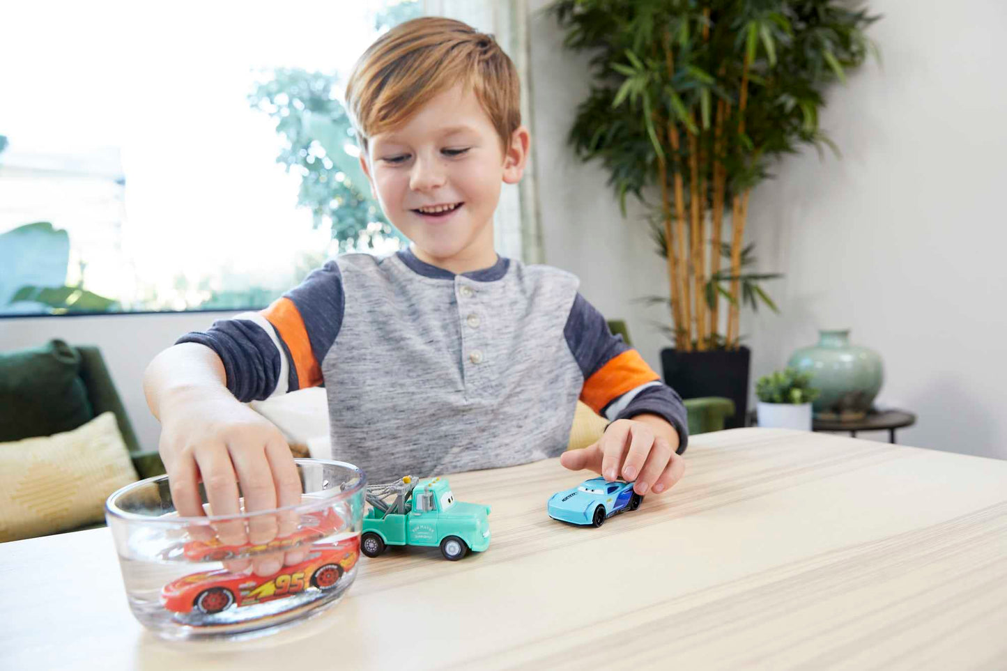 Mattel Disney and Pixar Cars Toys, Color Changers 3-Pack Vehicles with Lightning McQueen, Mater & Jackson Storm Toy Cars