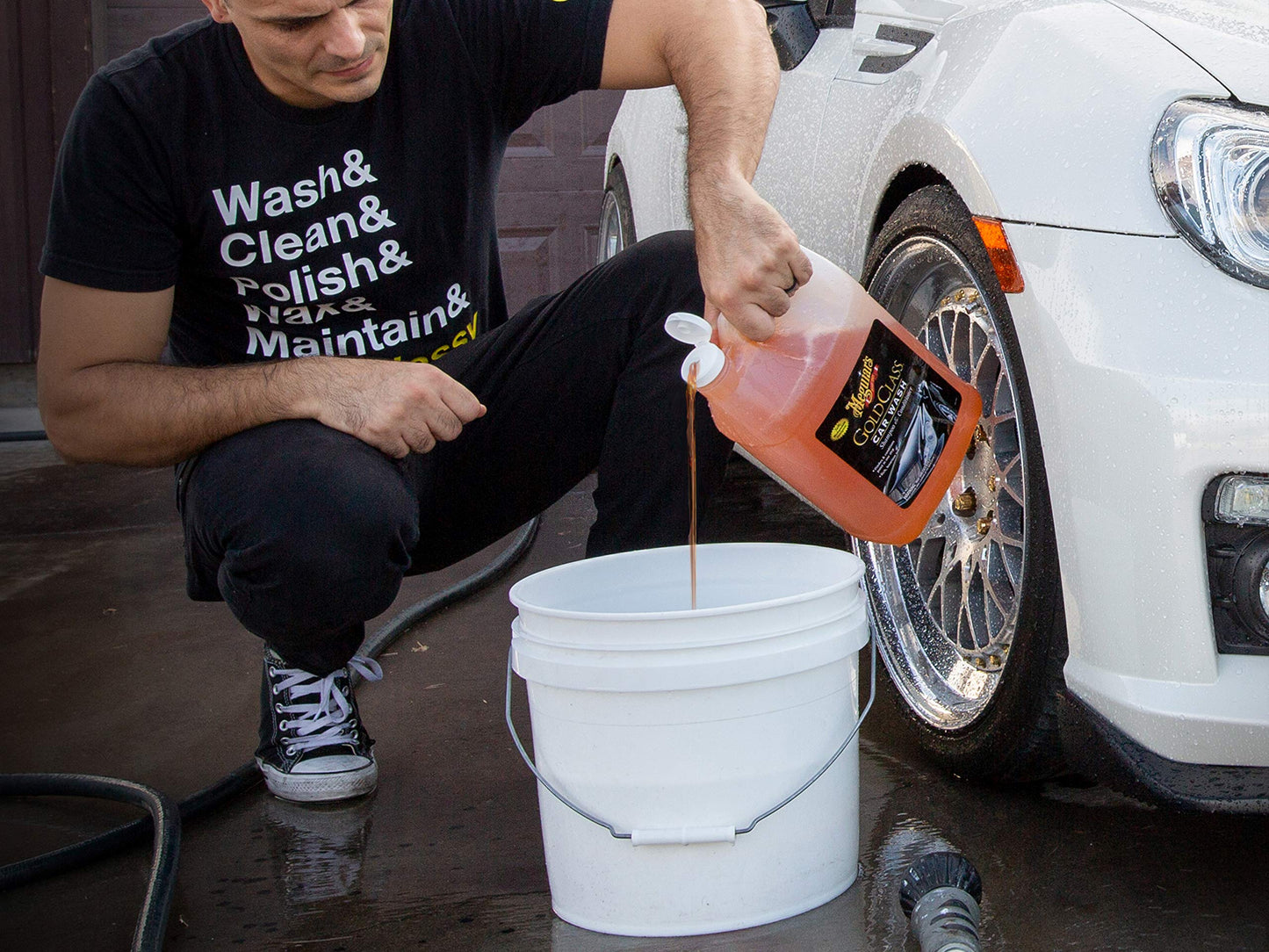 Meguiar's G55164 Gold Class Car Wash Kit, Includes Microfiber Wash Mitt, 3 Supreme Shine Microfiber Towels and Water Magnet Microfiber Drying Towel