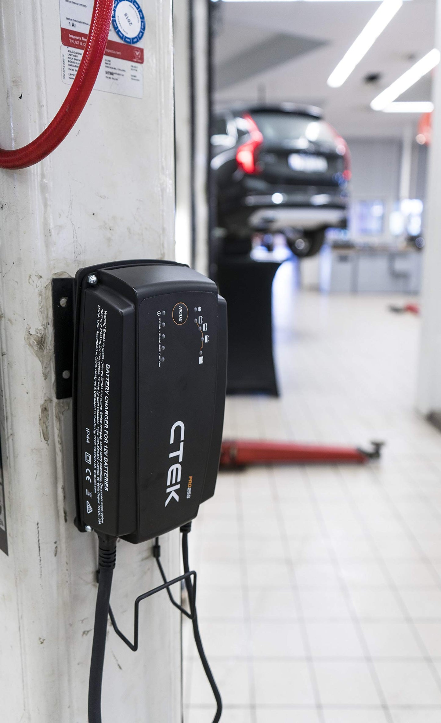 CTEK PRO25SE, Professional, 12V Battery Charger and Power Supply, Battery Tender Charger, Battery Maintainer, 12V Lithium Ion Battery Charger with Reconditioning Mode and Battery Desulfator