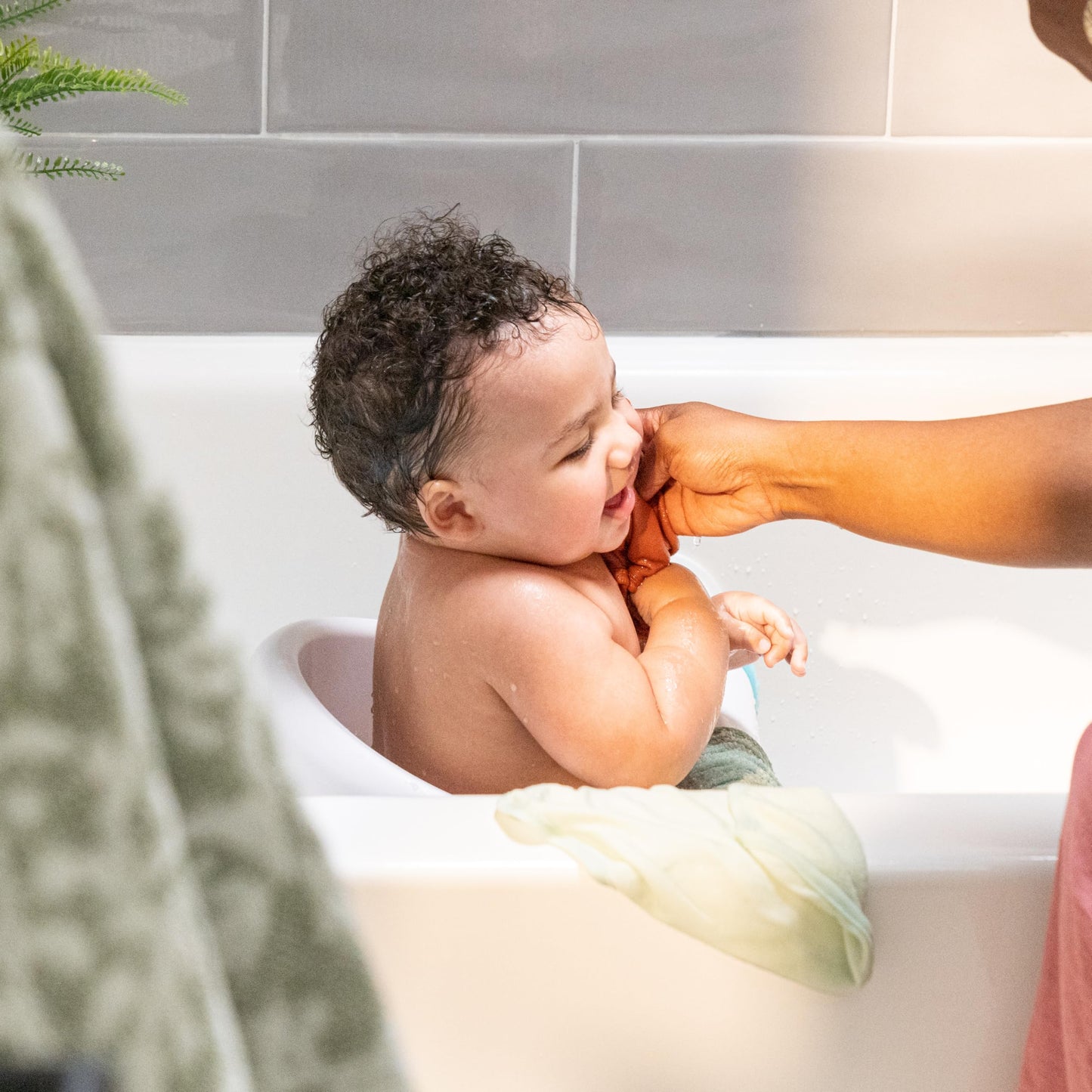Summer My Bath Seat for Sit-Up Baby Bathing, Sure & Secure Suction Cups, ASTM Safety Tested & Approved, Backrest for Assisted Sitting, Easy Setup & Storage, Aqua