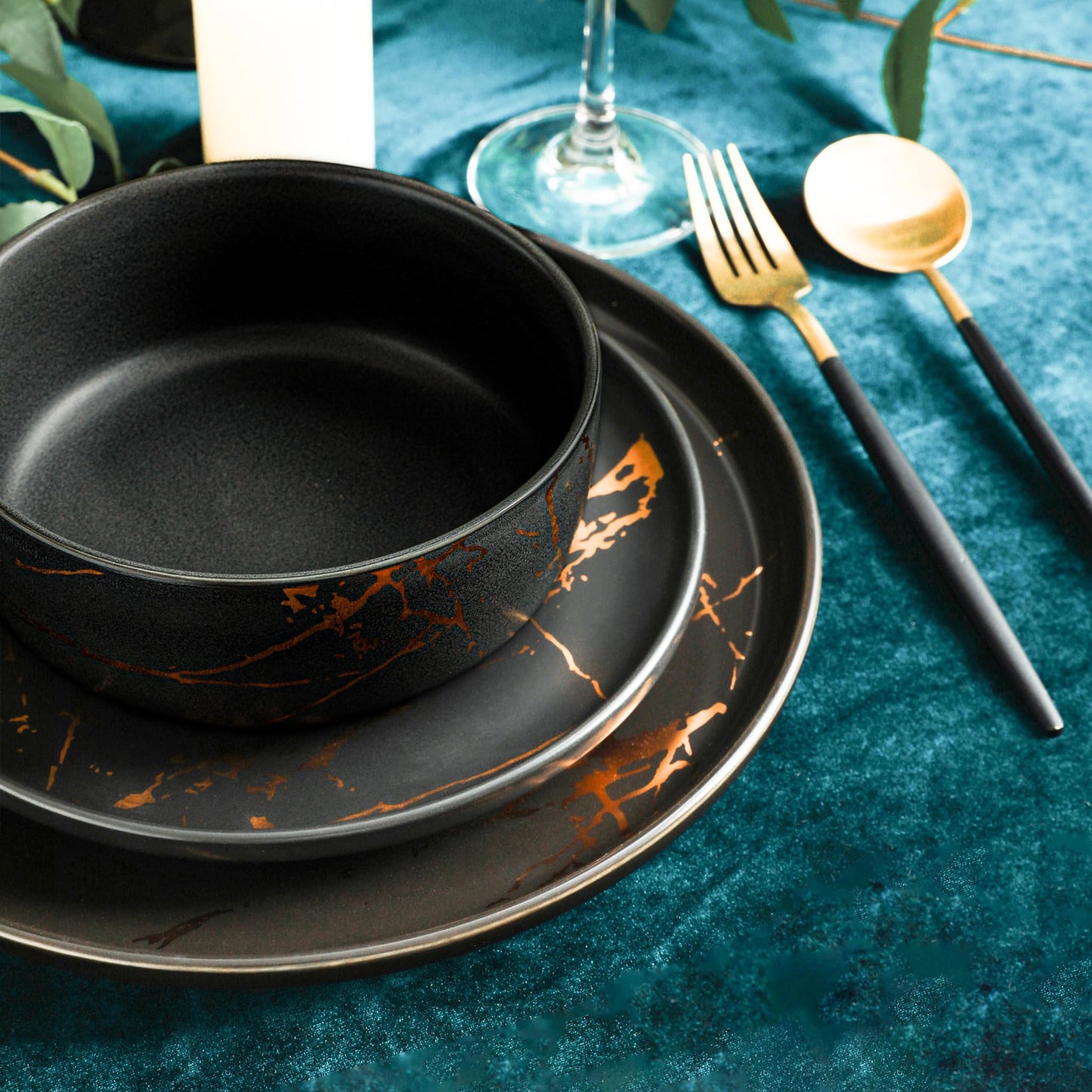 Stone Lain Modern Splash Exquisite Fine China Dinnerware Set, 16 Piece - Service for 4, Black & Gold